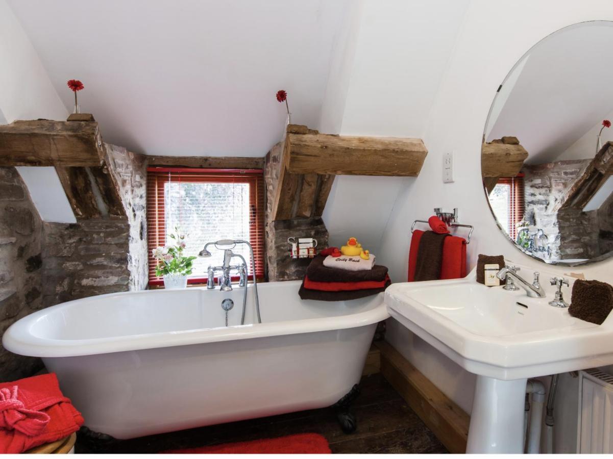 Ty Fferm Hen, Ancient Farmhouse, Coity Bach Talybont-on-Usk Extérieur photo