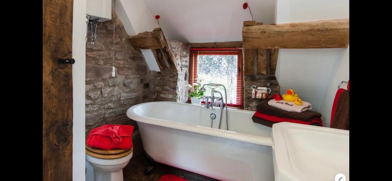 Ty Fferm Hen, Ancient Farmhouse, Coity Bach Talybont-on-Usk Extérieur photo